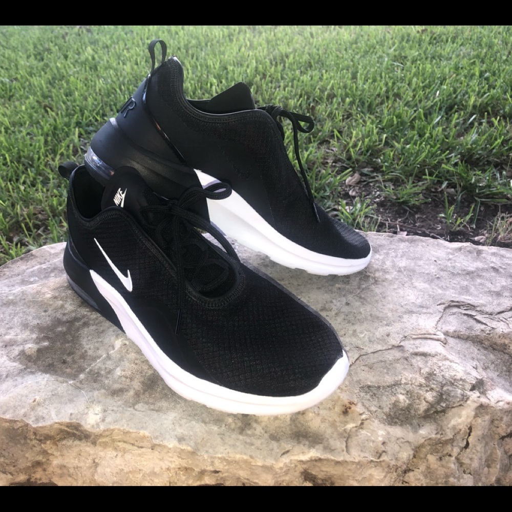 Nike Air Max Motion 2